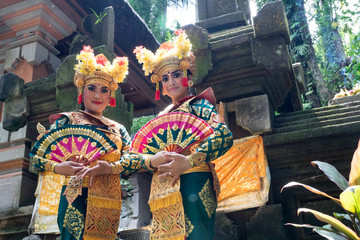 balinese dancers
