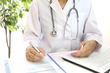 医療イメージ　医師の診察