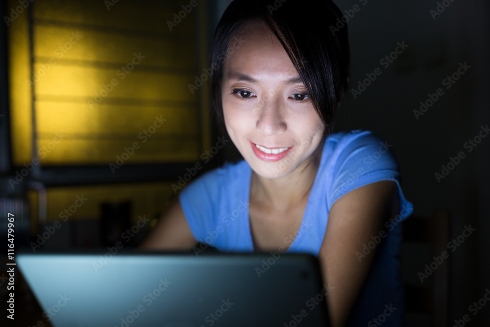 Poster Woman using tablet at night