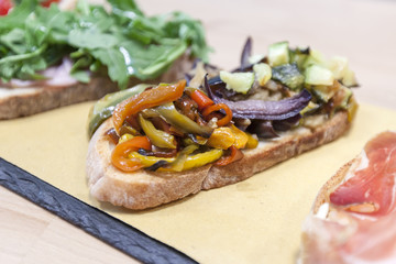 food, bruschetta, tomato, snack, bread, appetizer, meal, italian, toasted