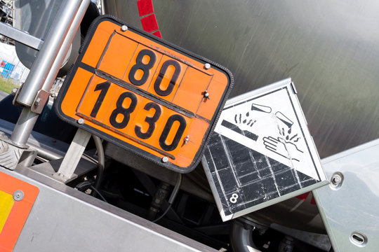 orange-colored plate with hazard-identification number 80 and UN-Number 1830 (sulphuric acid with more than 51% acid)