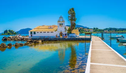 Photo sur Plexiglas Monument Landscape of religious architecture of Vlacherna monastery of Panay region in Corfu village, Greece