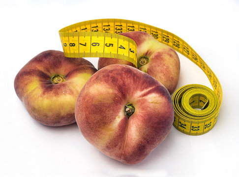 Paraguayas fruta y dieta sobre fondo blanco