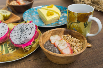 Granola yogurt breakfast set