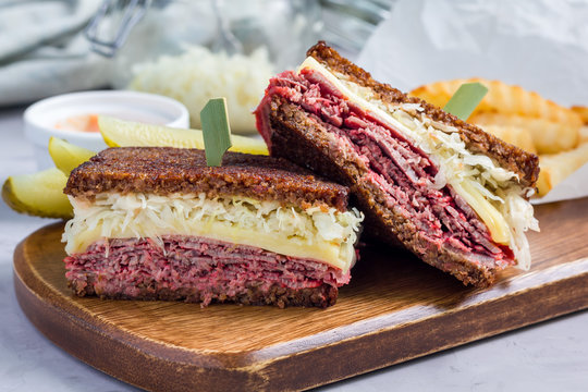 Classic reuben sandwich, served with dill pickle, potato chips, horizontal