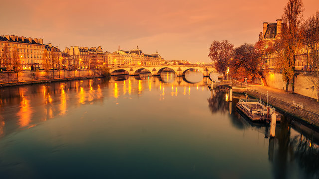 Paris, Frence: Seine river and Old Town of in sunrise
