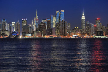 Fototapeta na wymiar Manhattan Skyline from New Jersey side.