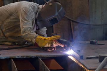 Plasma cutting steel plate