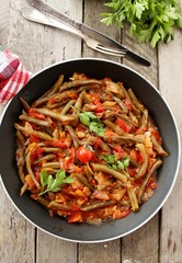 green beans with tomatoes and onions in Turkish