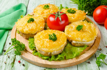 Chicken fillet with pineapple and cheese