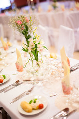 Flowers on the wedding table