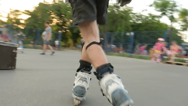 Rollerskater does various tricks in skate park