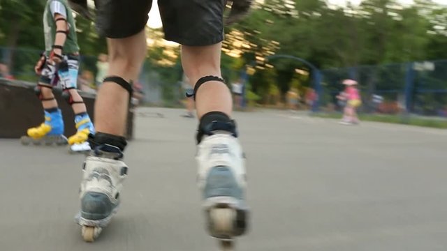 Rollerskater does various tricks in skate park