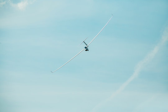 The glider gliding in the sky