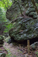 愛媛県宇和島市　薬師谷渓谷　博打岩