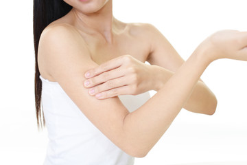 Obraz premium スキンケアをする女性