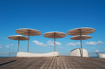 Israele: ombrelloni sul lungomare di Tel Aviv il 31 agosto 2015