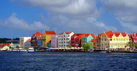 Deurstickers Willemsted Curacao Bright Buildings © Klint Arnold