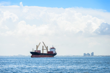Obraz premium Large container ship in the sea