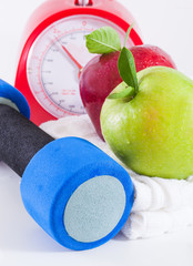 Apple and weights with measuring tape