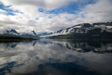 Fototapeta na wymiar Fiordo Norvegese