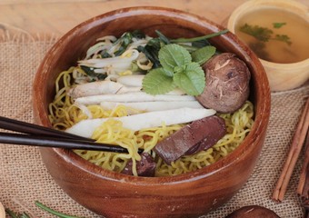 Chicken noodle soup with mushrooms is delicious.