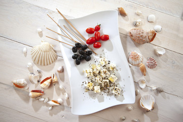 Antipasto mediterraneo con feta greca