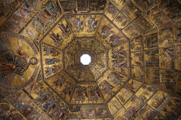 Fototapeta na wymiar Inside view Mosaic complete in the San Giovanni Baptistery, Florence Italy