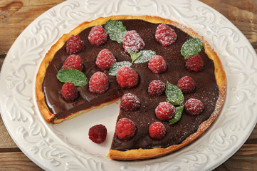 Cake with raspberries and chocolate