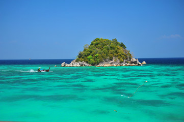 Naklejka premium Beautiful Sea on Tropical Islands