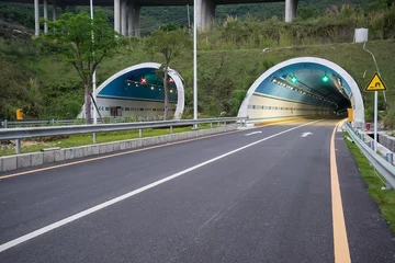 Tableaux ronds sur plexiglas Tunnel modern road tunnel