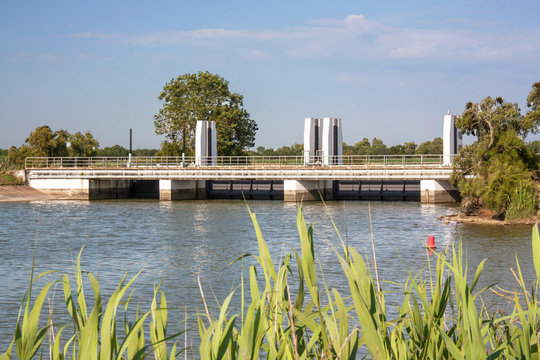 Marans, barrage sur la Sèvre Niortaise, Charente maritime, Poitou Charentes