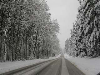 Eine winterliche Straße