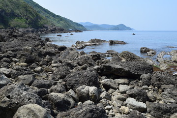 Fototapeta na wymiar 庄内海岸の岩場風景 ／ 奇岩怪石の磯が続く、山形県庄内海岸の岩場風景を撮影した写真です。