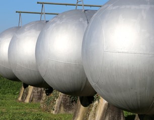 pressure vessels for the storage of flammable natural gas in the