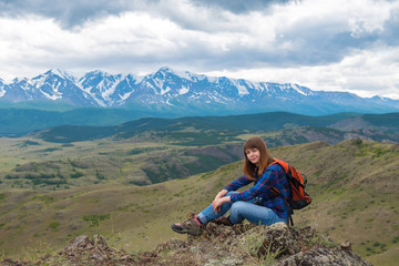 Naklejka na ściany i meble traveler with backpack on a background of mountains