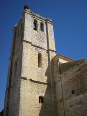 Fototapeta na wymiar campanario de iglesia del Valle del Esgueva, Valladolid (España)