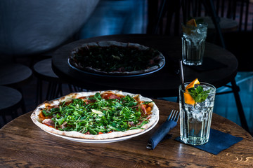 pizza with parma ham and rucola