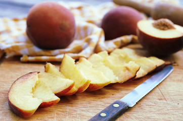sliced peaches