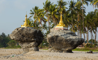 Myanmr Felspagode am Strand