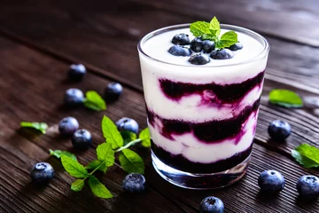 Foto auf Acrylglas Für die Küche Griechischer Joghurt mit Blaubeeren