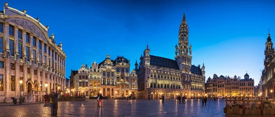 Fotobehang Brussel De beroemde Grote Markt in het blauwe uur in Brussel, België