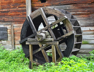Vintage water mill wheel © Unkas Photo