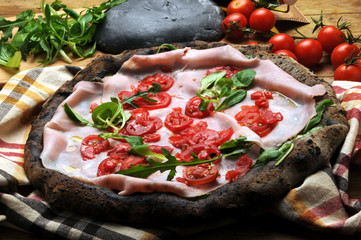 Pizza coal Carbone vegetale پي ڪوئلي Uhlie Pica ogles 煤炭披萨 Kohle пицца угля Steenkool  Charbon