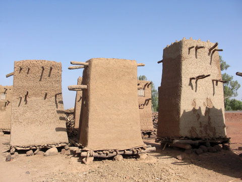 Costruzioni tradizionali in terra cruda, Burkina Faso, 2014