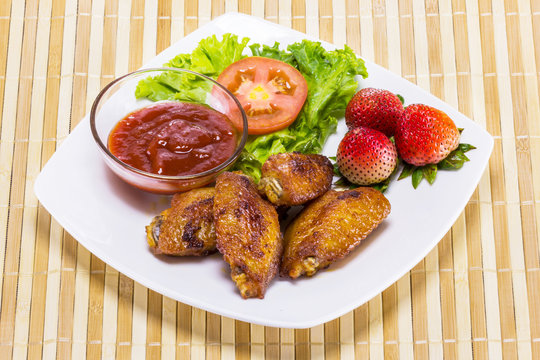 Fried chicken with fresh vegetable