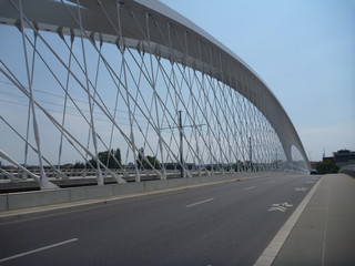 Obraz premium nowy most w praskiej troja w czechach