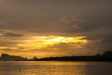 Fototapeta na wymiar Beautiful golden orange sunset