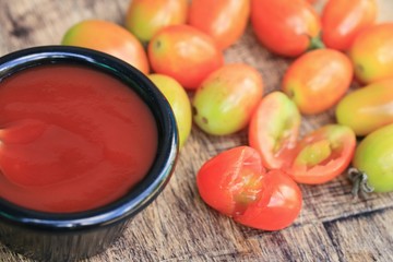 tomato sauce with fresh