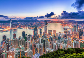 Naklejka premium Hong Kong miasta widok od szczytu przy wschodem słońca